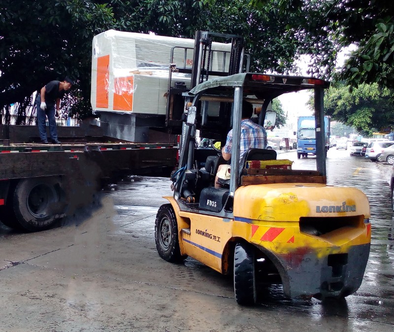 如何获取距离最近的叉车出租电话?